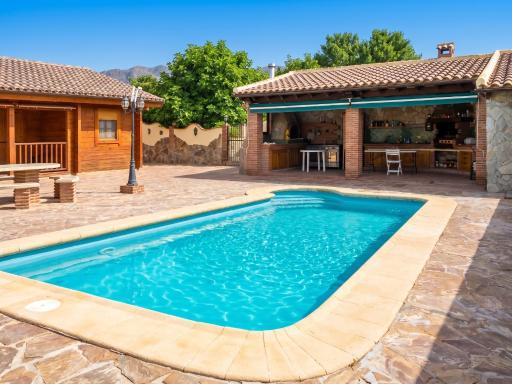 Spacious villa with pool in Coin: 300 m² mountain view - Housity