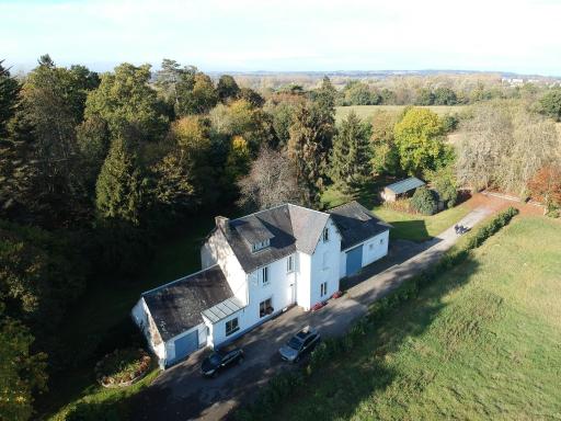 Maison cosy à Pontorson avec jardin clos et terrasse - Housity