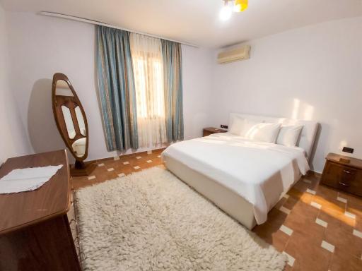 Spacious house in Berat with secure parking - Housity
