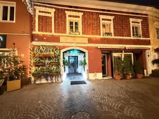 HOSTEL LOVELY ROOMS, city center, shared Bathroom, windows to corridor - Housity