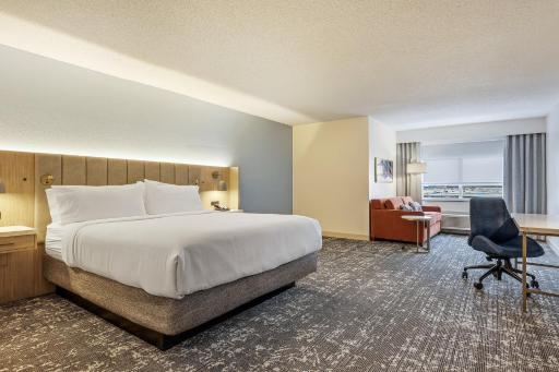 Crowne Plaza Ft Myers Gulf Coast, an IHG Hotel - Housity