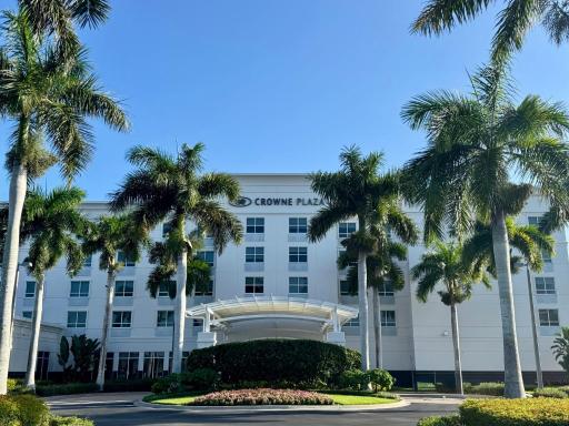 Crowne Plaza Ft Myers Gulf Coast, an IHG Hotel - Housity