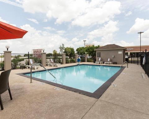 Comfort Suites near Westchase on Beltway 8 - Housity