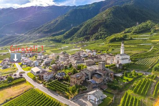 A 5 min da Tirano Con Box per Moto & Bici - Housity