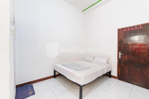 Ombai Guest House 27 Syariah Mitra RedDoorz - Housity