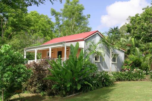 Whitsunday Cane Cutters Cottage - Housity