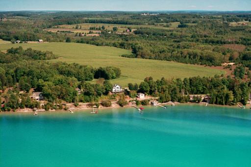 The Torch Lake Bed and Breakfast - Housity