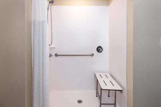 Ameniti Bay - Best Western Signature Collection - Housity
