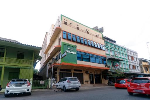 RedDoorz Plus near WTC Batanghari Mall - Housity
