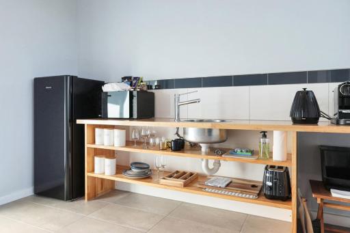 The Nest Luxury Stay Couples Accommodation w Private bath tub on the deck, sky views, disability suitable Breakfast hamper on arrival - Housity