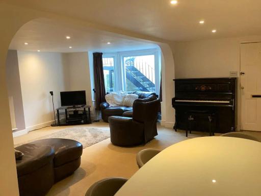 Large Seafront apartment close to Southsea Castle - Housity