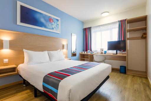 Travelodge Barcelona Fira - Housity