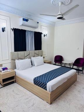 E Town Room Guest House Karachi - Housity