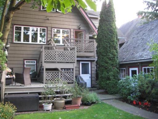 Point Grey Guest House - Housity