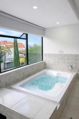 Hotel Ofix - Housity