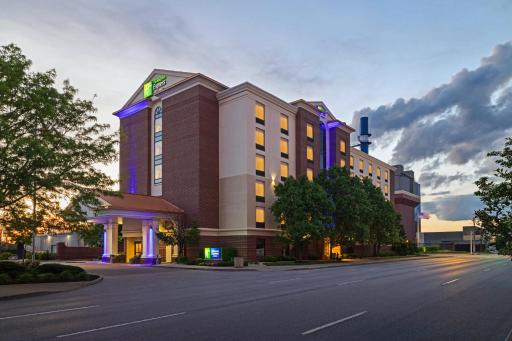 Holiday Inn Express Hotel & Suites Indianapolis Dtn-Conv Ctr, an IHG Hotel - Housity