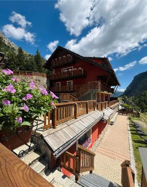 Hotel Piccolo Chalet - Housity