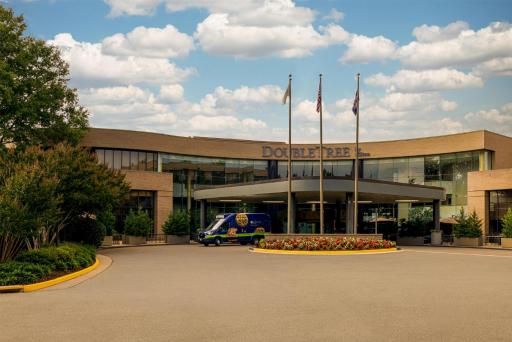 Hilton Washington Dulles Airport - Housity