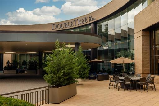Hilton Washington Dulles Airport - Housity