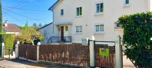 Maison Cosy avec Terrasse à Vallenay - Housity