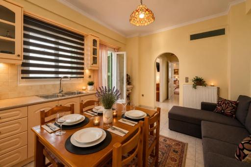 MANDO PATRASSO - Clasical apartment in the center of Patras with free parking - Housity