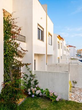 Family house with sea view in A dos Cunhados - Housity