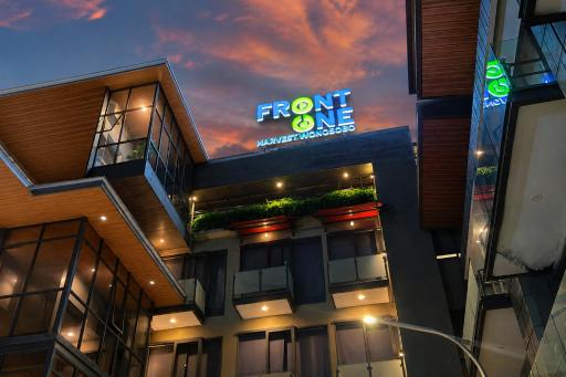 Front One Harvest Hotel Wonosobo - Housity