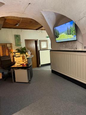 HOSTEL LOVELY ROOMS, city center, shared Bathroom, windows to corridor - Housity