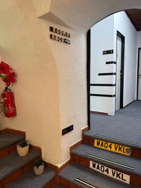 HOSTEL LOVELY ROOMS, city center, shared Bathroom, windows to corridor - Housity