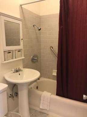 Mayflower Hotel - Housity