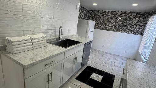 Shore Beach Houses - 52 - 401 Porter Avenue - Housity