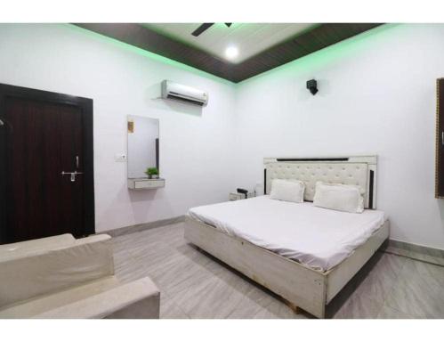 POP The Taj King Residency, Agra - Housity