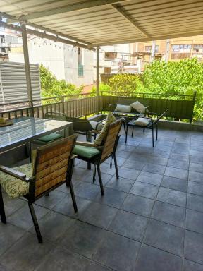 Apartamento entero con terraza en el centro de Rubí - Housity