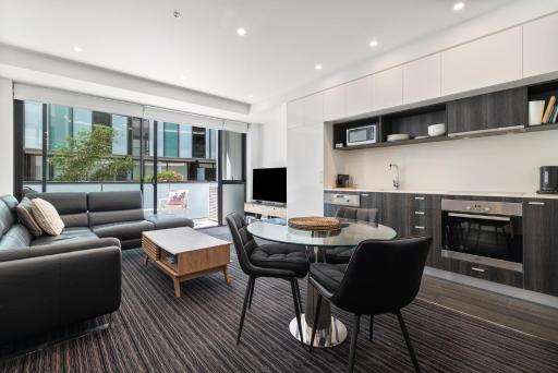 Modern Quiet 1 & 2 Bed Apt Opposite Albert Park - Housity