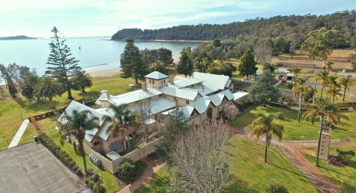 Beachfront · Private Beach Seahorse Inn Hotel & Villas - Housity