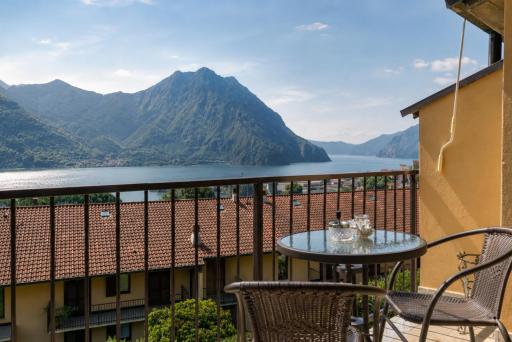 Villetta a schiera con vista lago mozzafiato - Housity