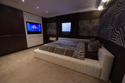 H & V Residence - Bungalow Apartment - Housity