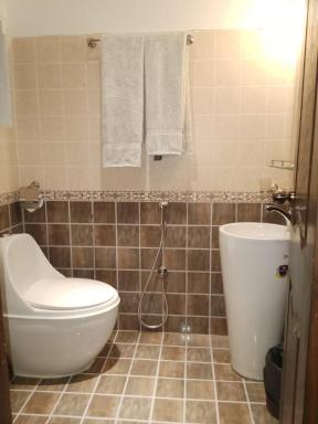 Royal Inn Hotel - Housity
