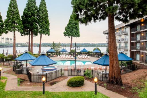 Holiday Inn Portland - Columbia Riverfront, an IHG Hotel - Housity