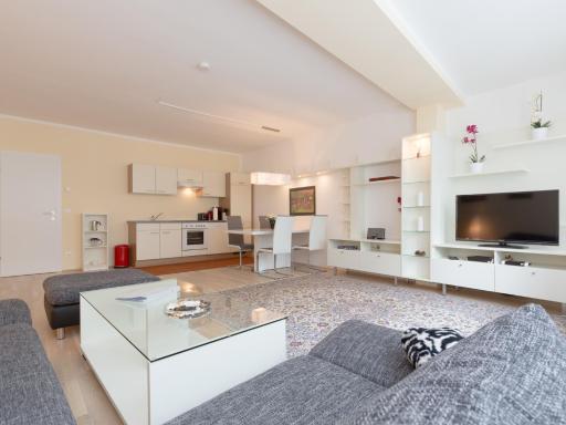 Christian Apartments Oper - contactless check in - by Arbio - Housity
