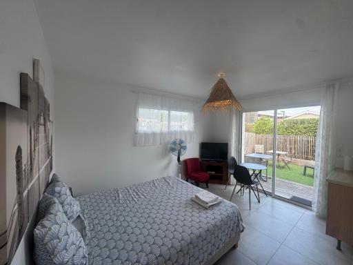 Chambre indépendante avec terrasse, parking et petit jardinet - Housity