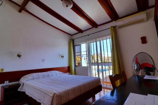 Residencial Che Guevara Bed & Breakfast - Housity