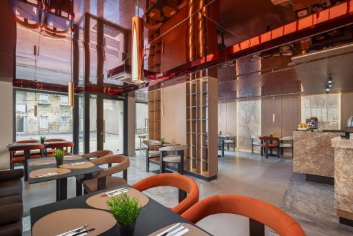 Hotel PLATINUM - Housity