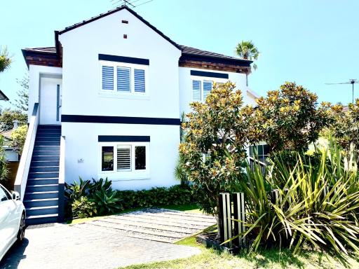 Manly Beach Retreat with free onsite parking - Housity