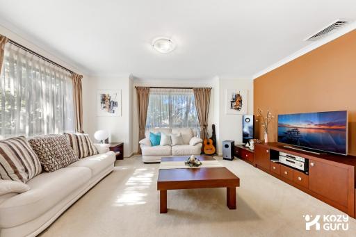 KOZYGURU Westleigh Spacious Home with 4 Beds NWE039 - Housity