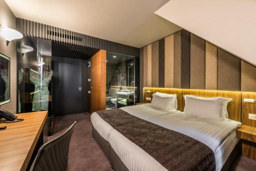 All Seasons Residence Hotel - Free parking - Housity
