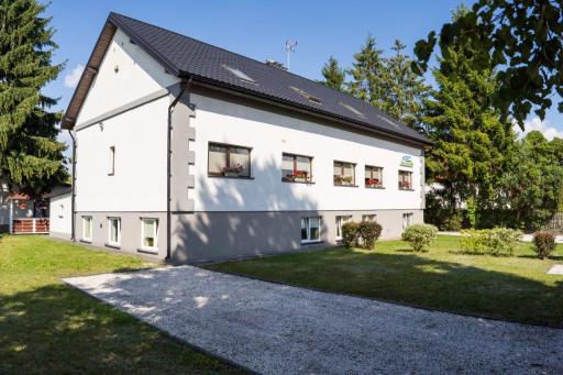Apartamenty i pokoje „Pod Świerkami” - Housity