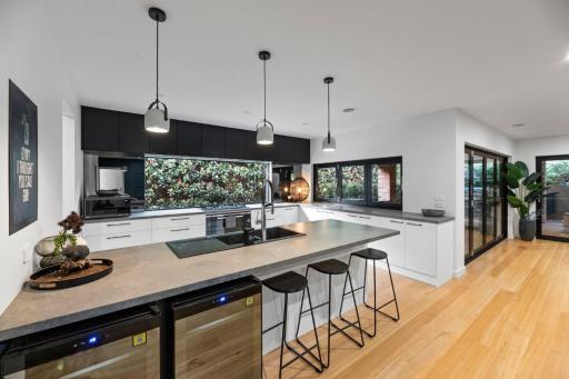 BADGER HOUSE - 4 Bed, 4 Bath, Stunning Entertainer plus Fire - Housity