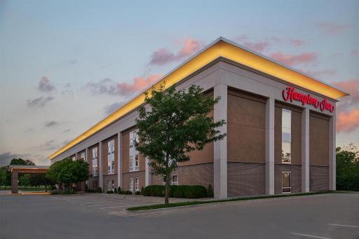 Hampton Inn Lawrence - Housity