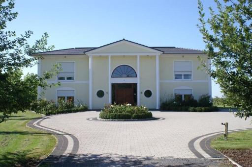 Hotel Villa Altes Land - Housity